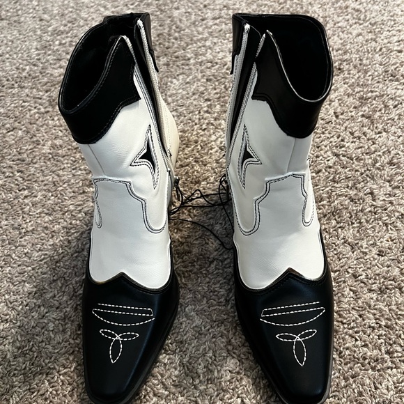 Forever 21 black and cream cowboy style booties.  3 inched heel. - Picture 4 of 5